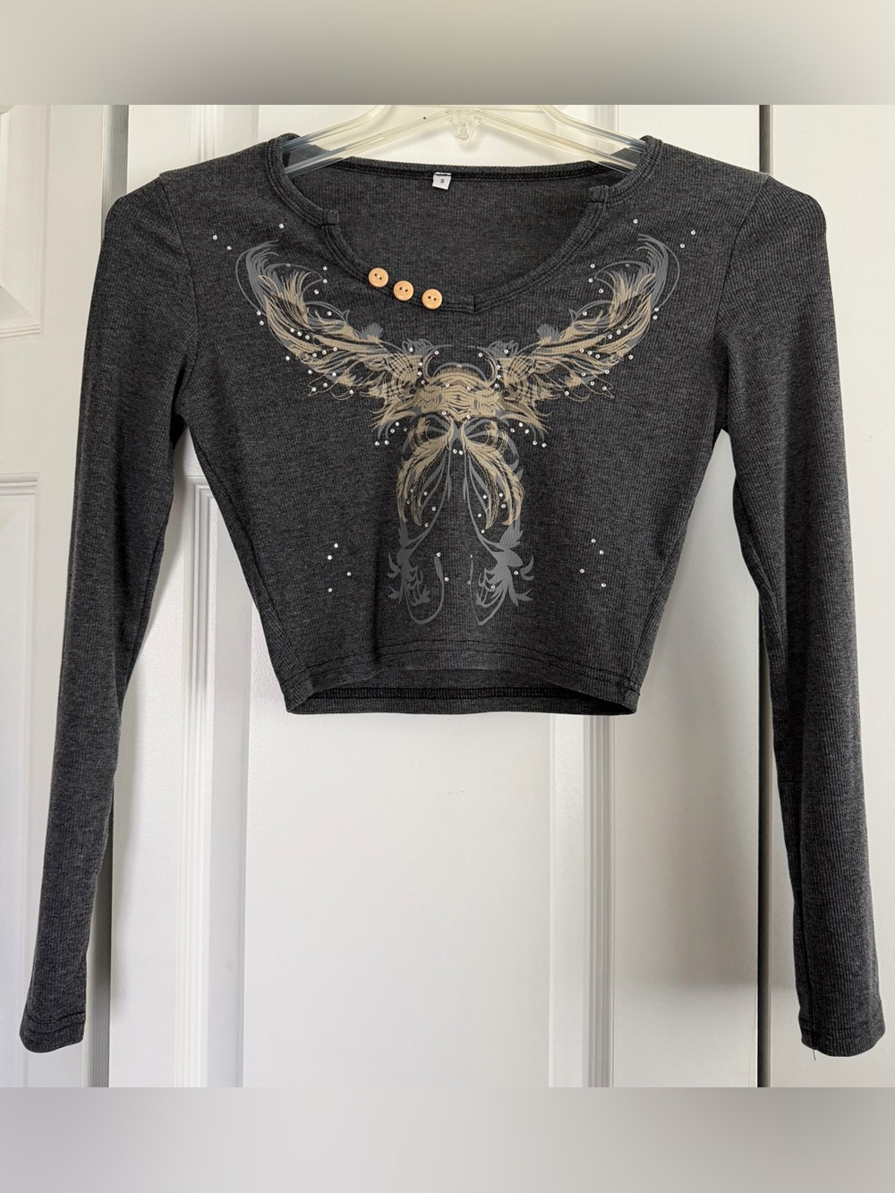Charcoal Gray Graphic Long-Sleeve Cropped Top